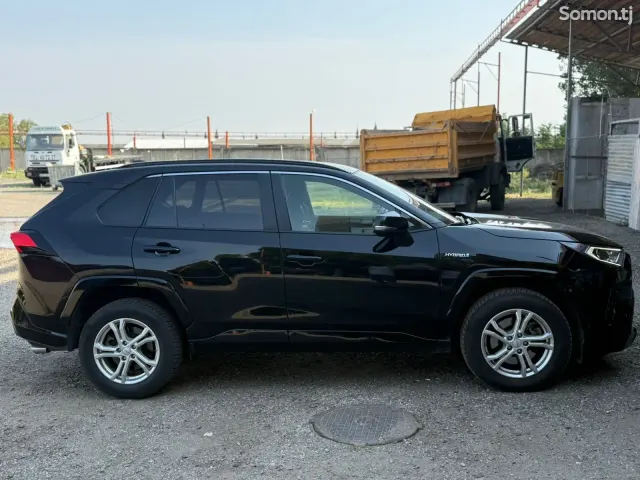 Toyota RAV 4 2021 · 2.5 AT
