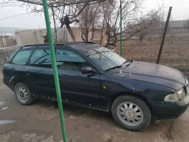 Audi A4 1998 · 1.6 MT