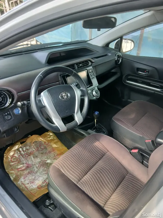 Toyota Aqua 2015 · 1.5 AT