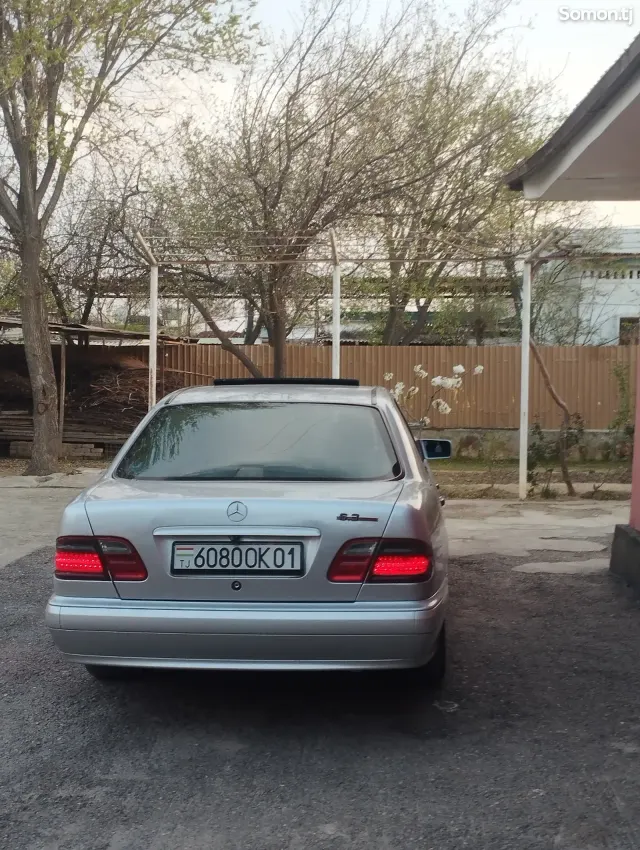 Mercedes-Benz E class 1995 · 2.3 AT
