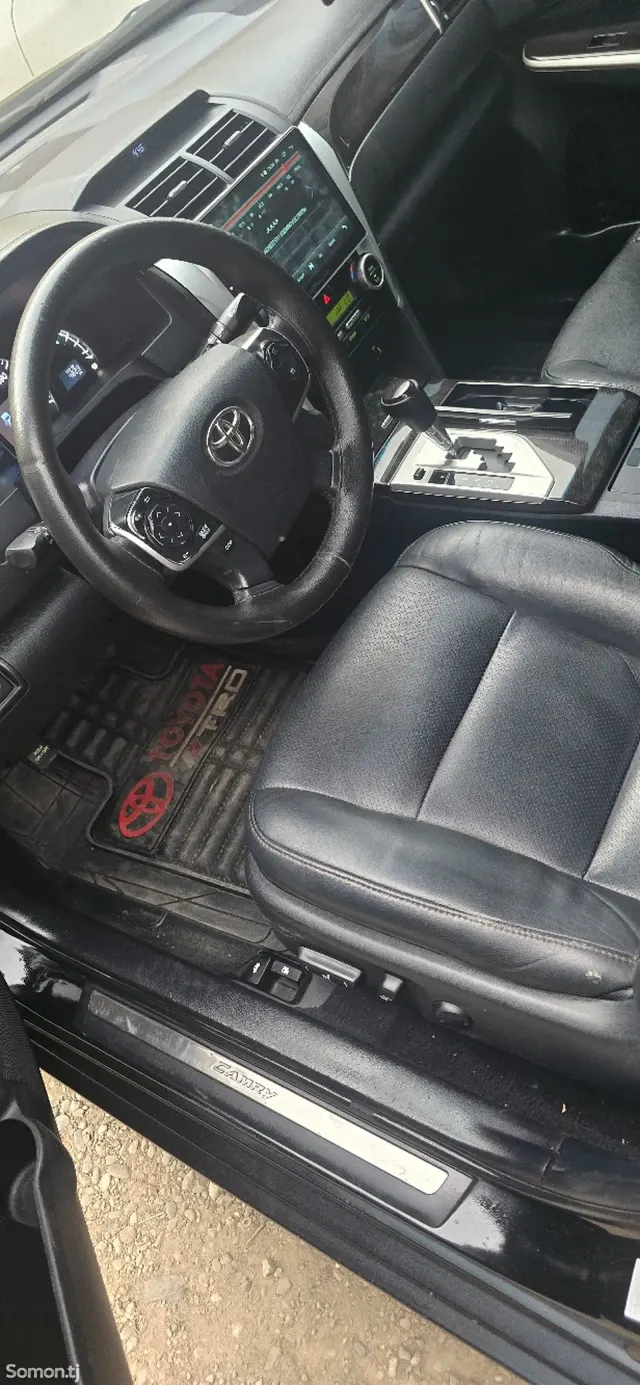 Toyota Camry 2014 · 2.4 AT