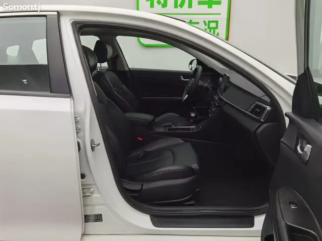 Kia K5 2017 · 2.0 AT
