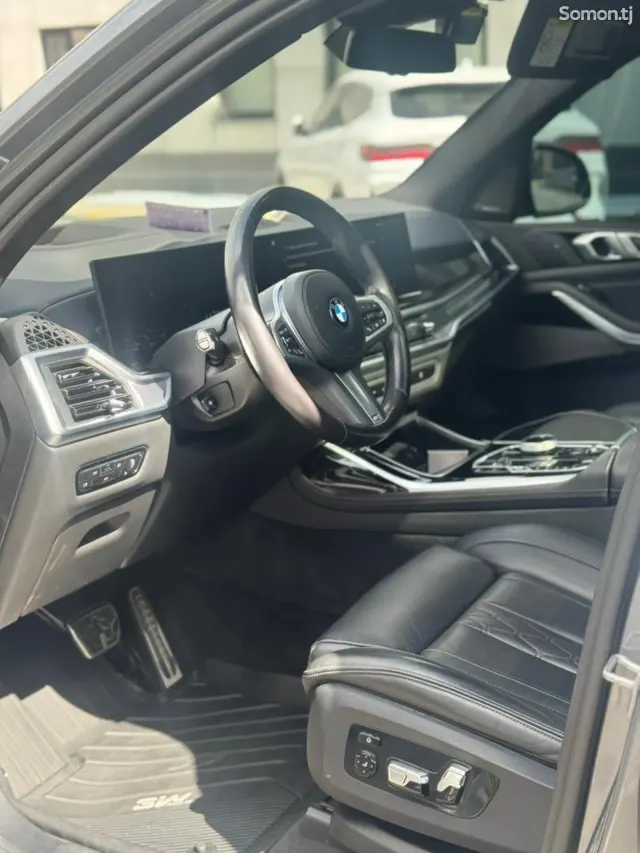 BMW X7 2023 · 4.0 CVT