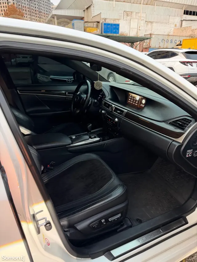 Lexus GS series 2018 · 2.5 AT