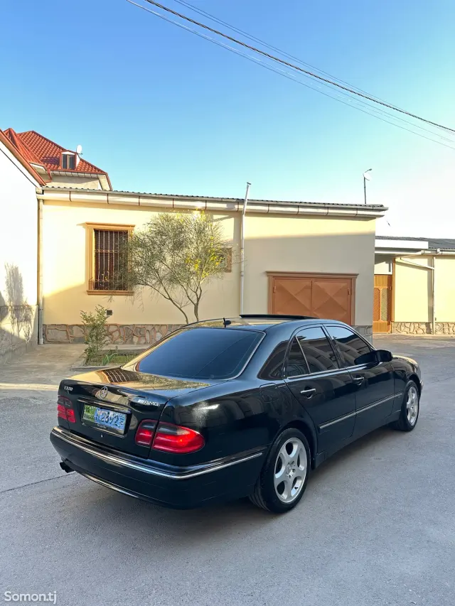 Mercedes-Benz E class 2002 · 3.2 AT