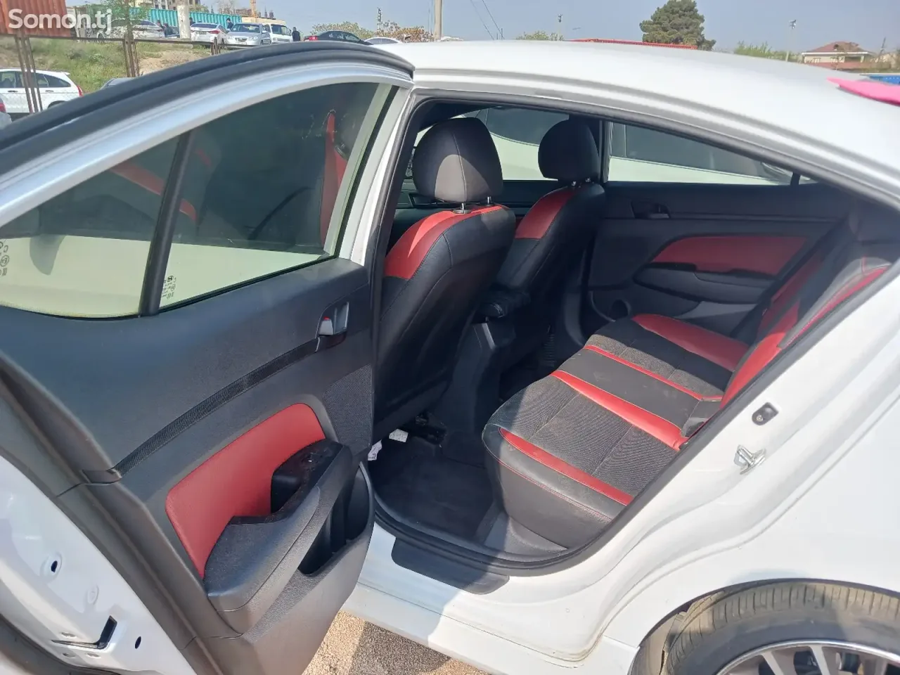 Hyundai Avante 2016 · 1.6 AT