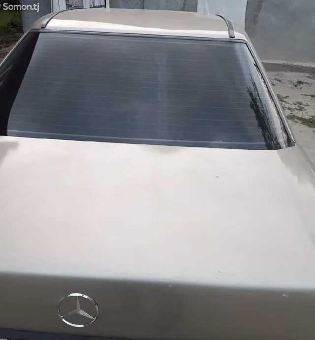 Mercedes-Benz W124 1989 · 2.0 MT