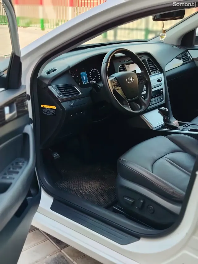 Hyundai Sonata 2015 · 2.0 AT
