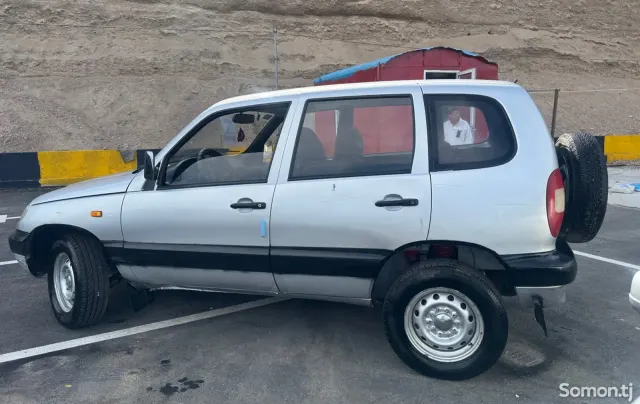 Chevrolet Niva 2008 · 1.7 MT