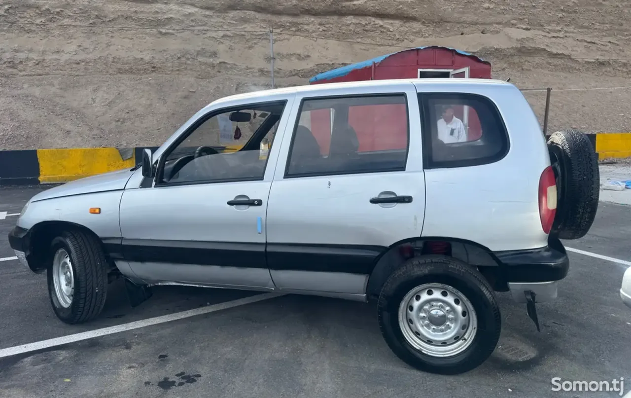 Chevrolet Niva 2008 · 1.7 MT