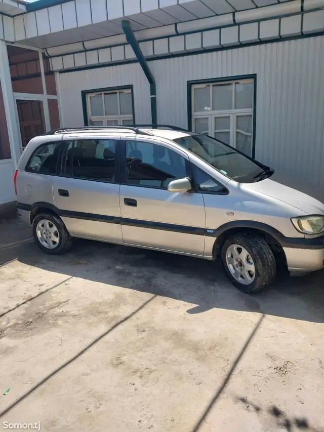 Opel Zafira 2002 · 1.8 MT