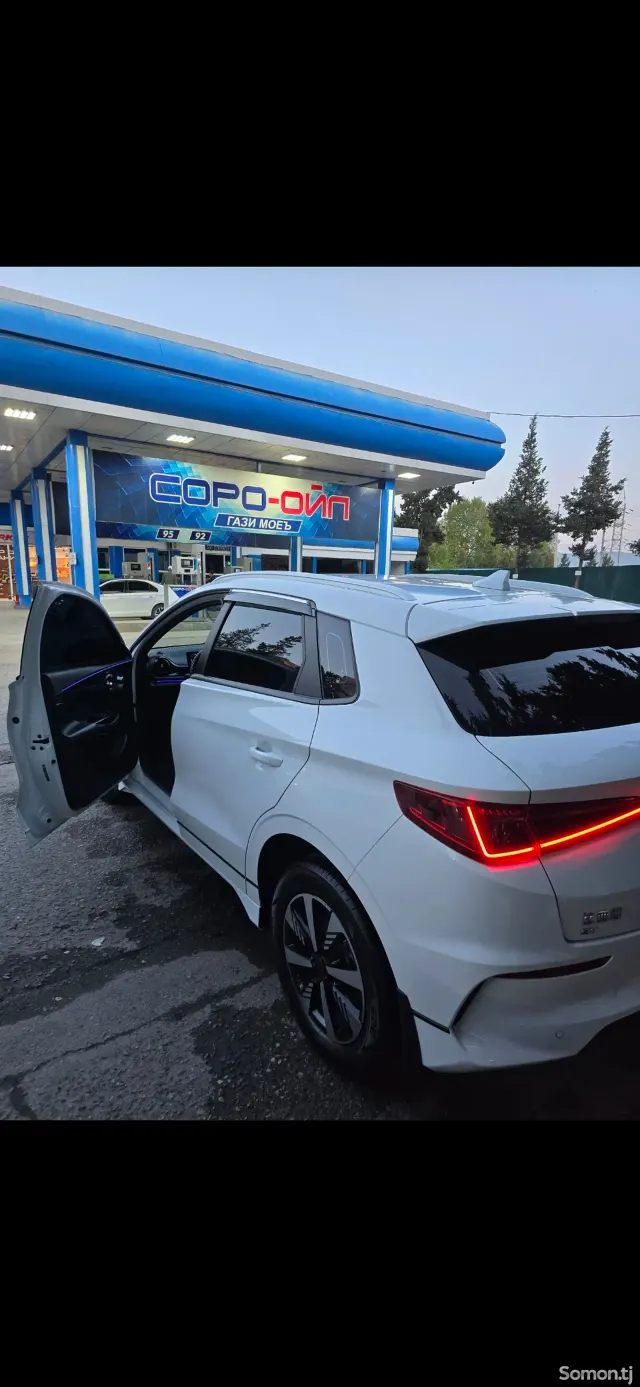 BYD E2 2025 · 6.3 AT