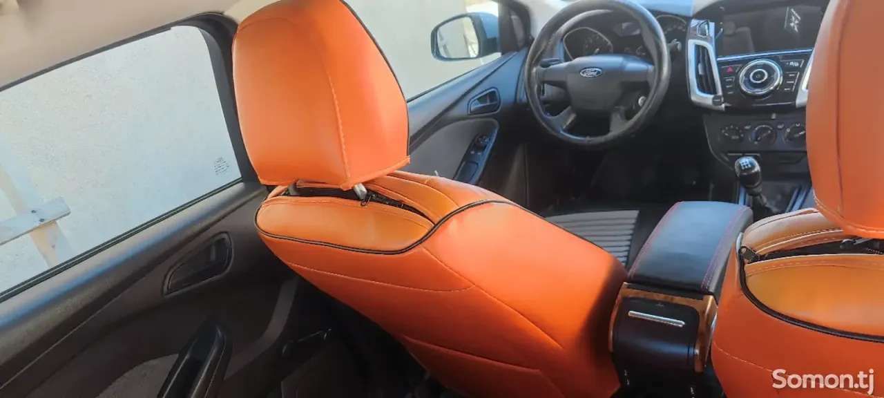 Ford Focus 2012 · 1.6 MT