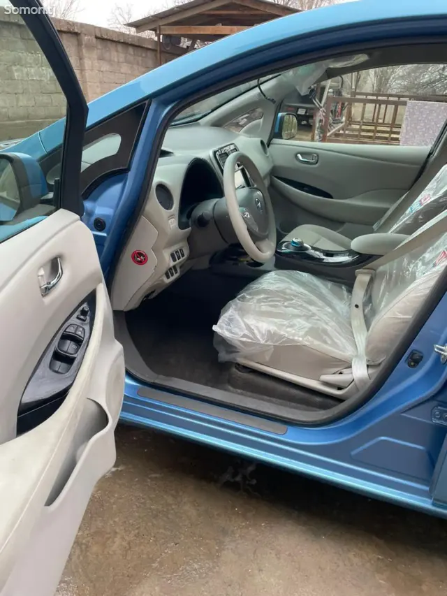 Nissan Leaf 2012 · AMT