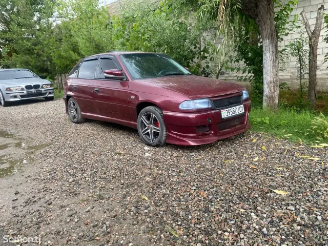 Opel Astra F 1996 · 1.6 MT
