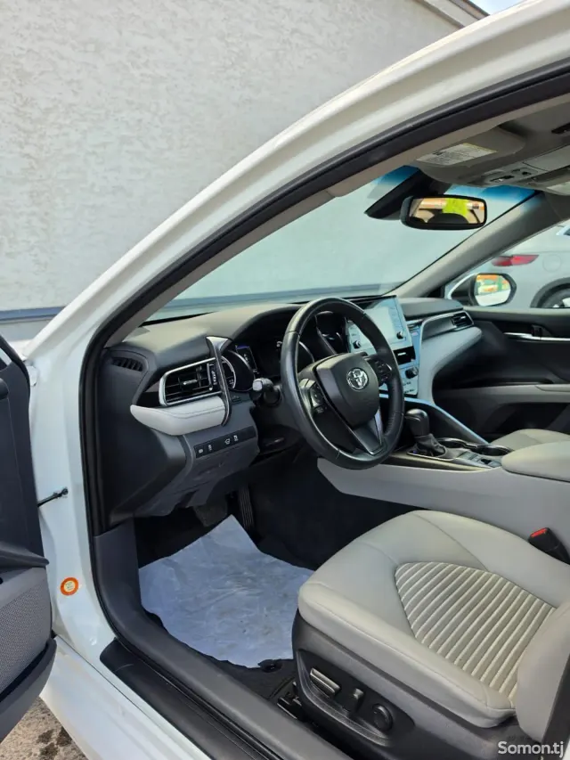Toyota Camry 2022 · 2.5 AT