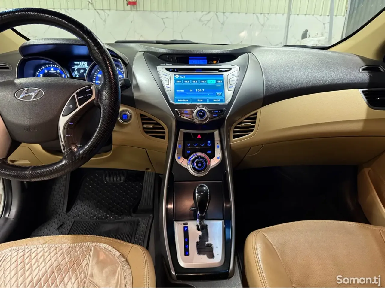 Hyundai Elantra 2012 · 1.8 AT