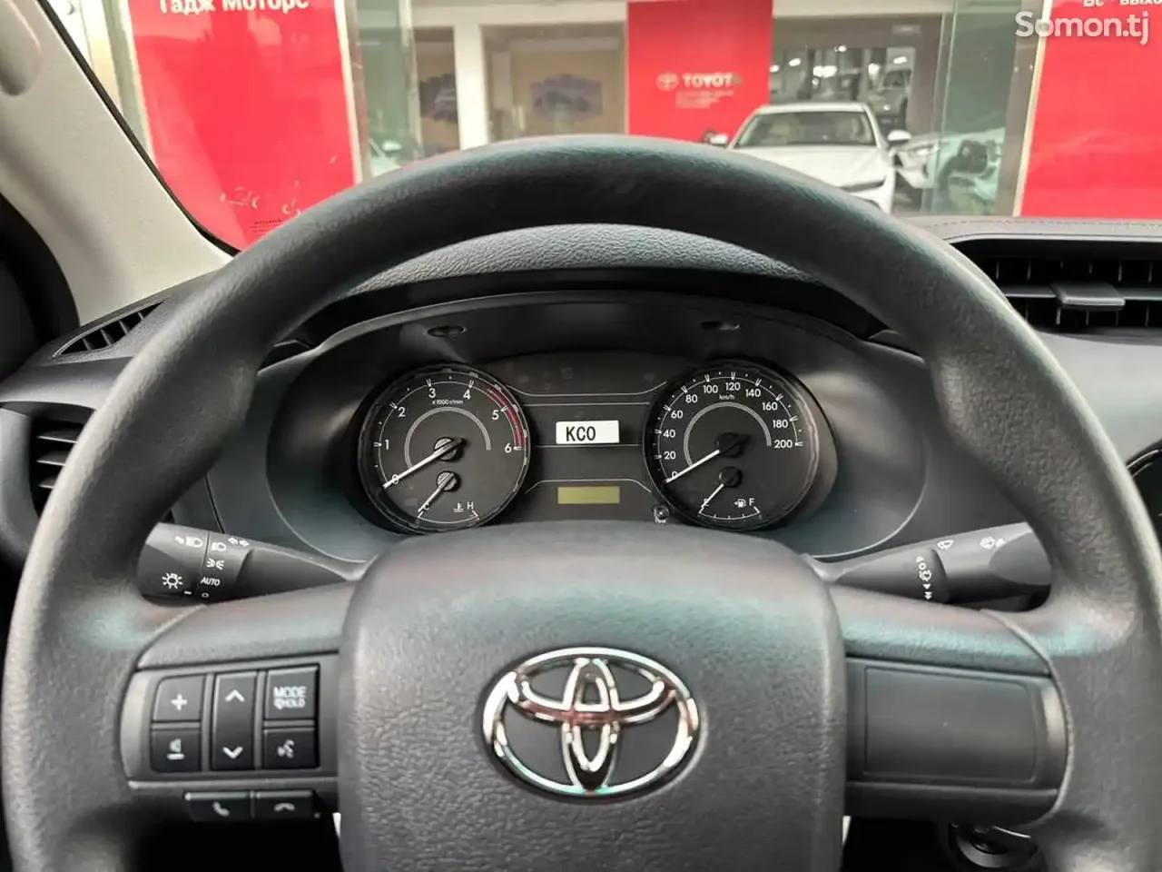 Toyota Hilux 2025 · 2.7 MT