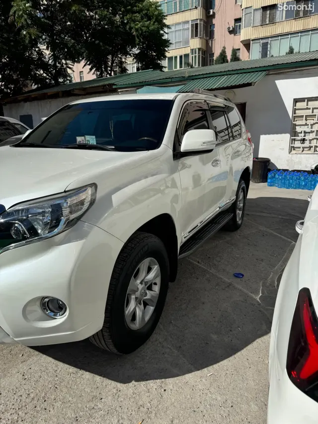 Toyota Land Cruiser Prado 2012 · 2.7 AT