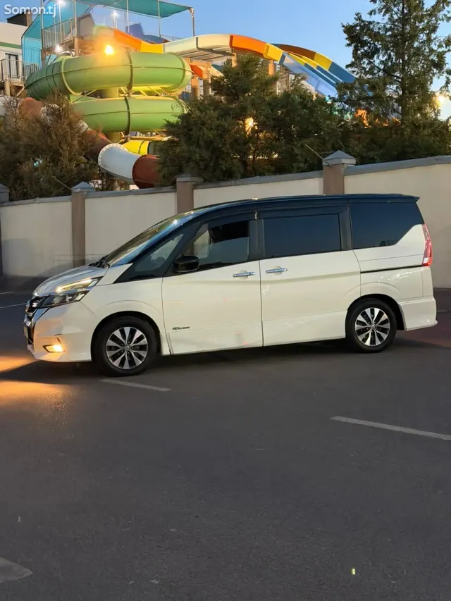 Nissan Serena 2016 · 2.0 AT