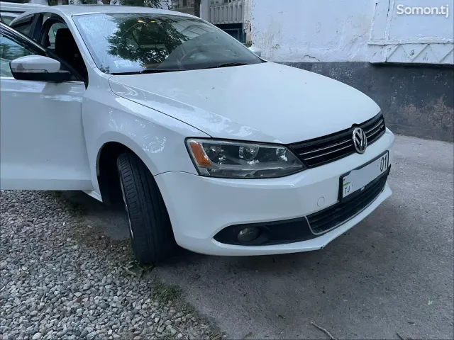 Volkswagen Jetta 2014 · 2.5 AT