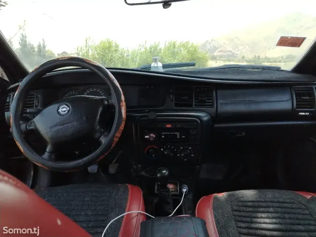 Opel Vectra B 1996 · 1.6 MT