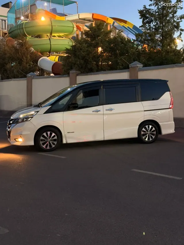Nissan Serena 2016 · 2.0 AT