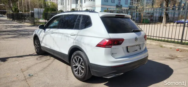 Volkswagen Tiguan 2021 · 2.0 AT