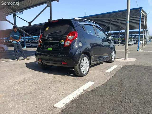 Chevrolet Spark 2015 · 1.0 AT