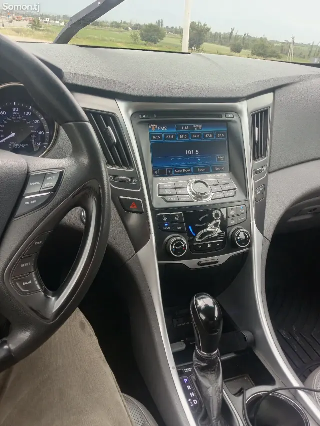 Hyundai Sonata 2012 · 2.0 AT