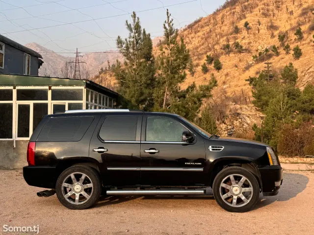 Cadillac Другая модель 2007 · 6.2 AT