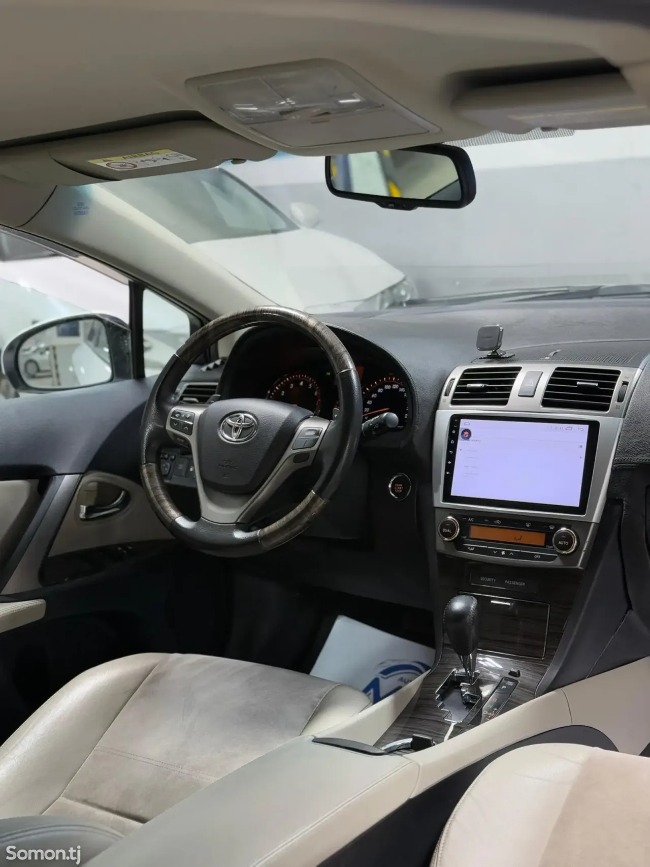 Toyota Avensis Verso 2014 · 2.0 AT