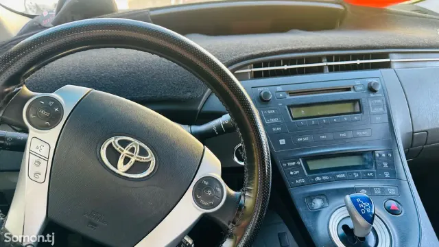 Toyota Prius 2011 · 1.8 AT
