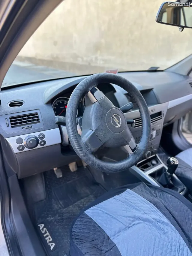 Opel Astra H 2006 · 1.6 MT