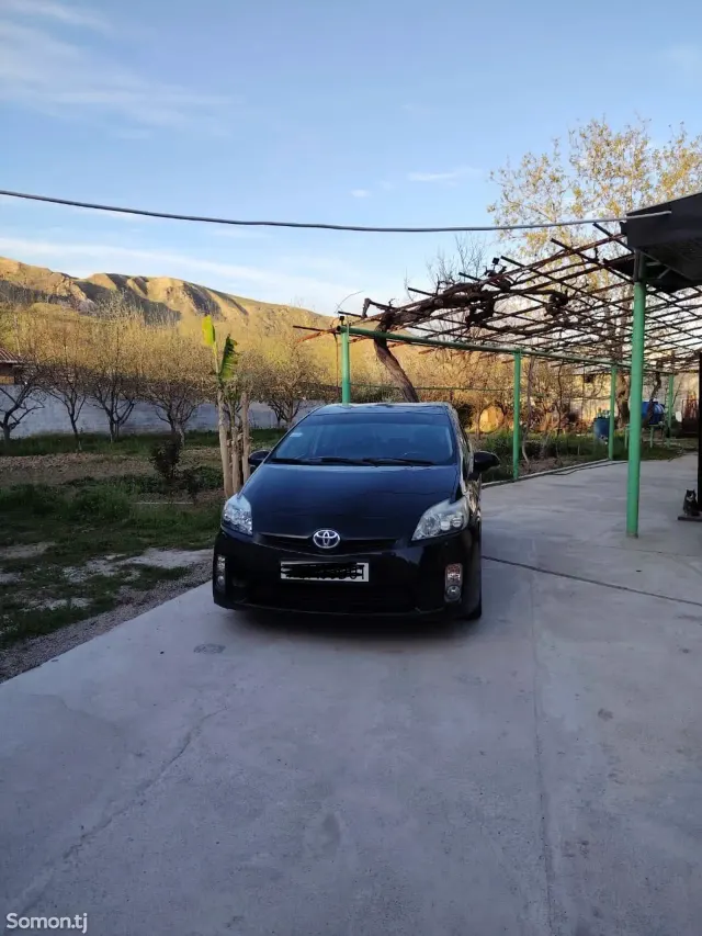 Toyota Prius 2011 · 1.6 AT