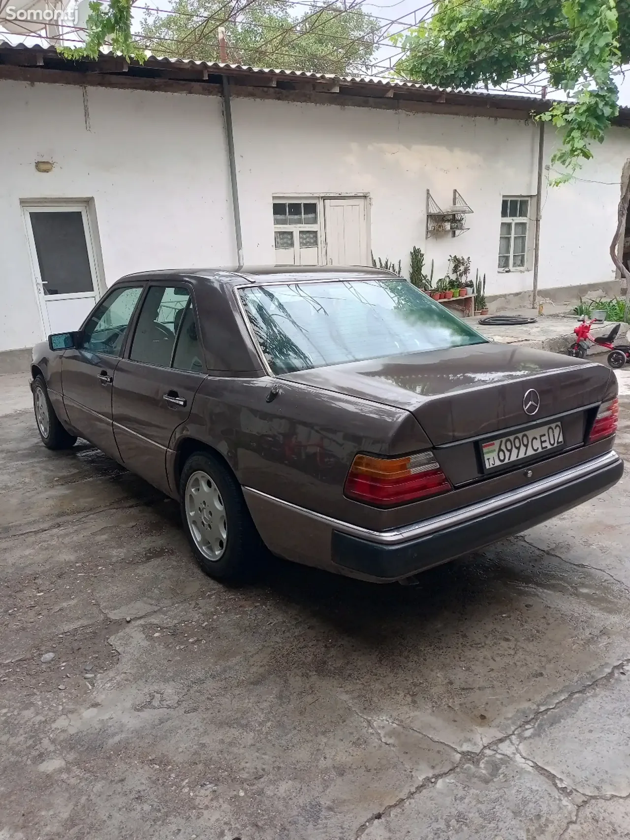 Mercedes-Benz W124 1992 · 2.5 MT