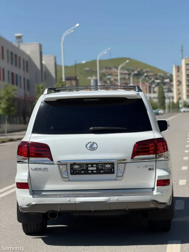 Lexus LX series 2015 · 5.7 AT