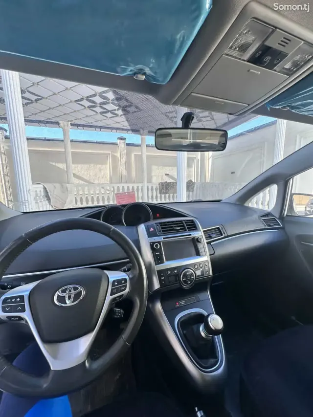 Toyota Verso 2015 · 1.8 MT