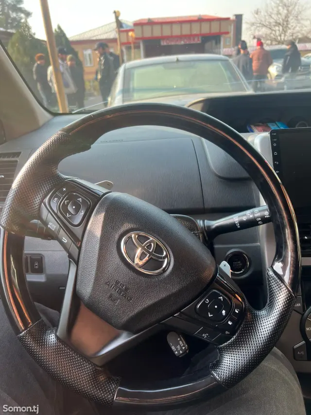 Toyota Voxy 2008 · 2.0 AT