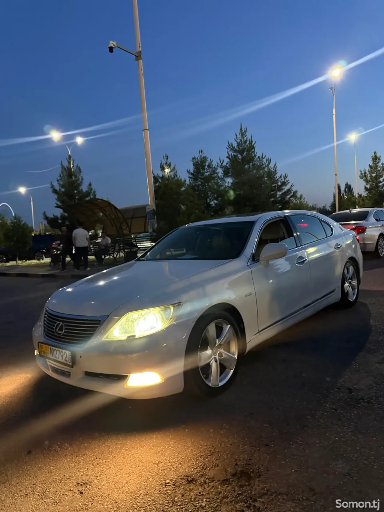 Lexus LS series 2009 · 4.6 AT