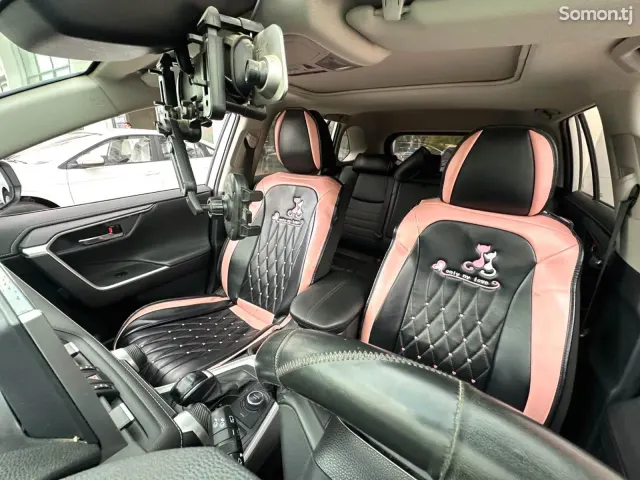 Toyota RAV 4 2021 · 2.5 AT