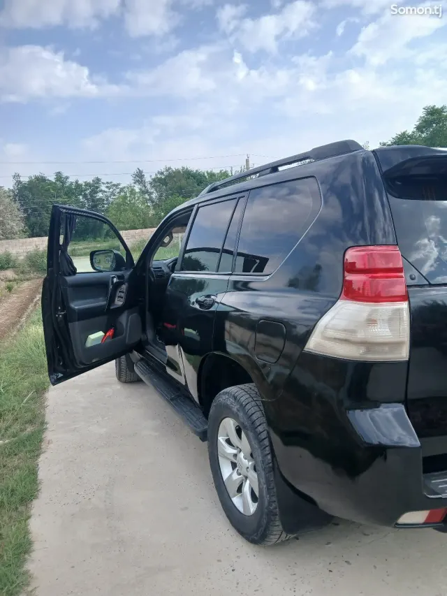 Toyota Land Cruiser Prado 2012 · 2.7 AT
