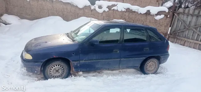 Opel Astra F 1995 · 1.6 MT