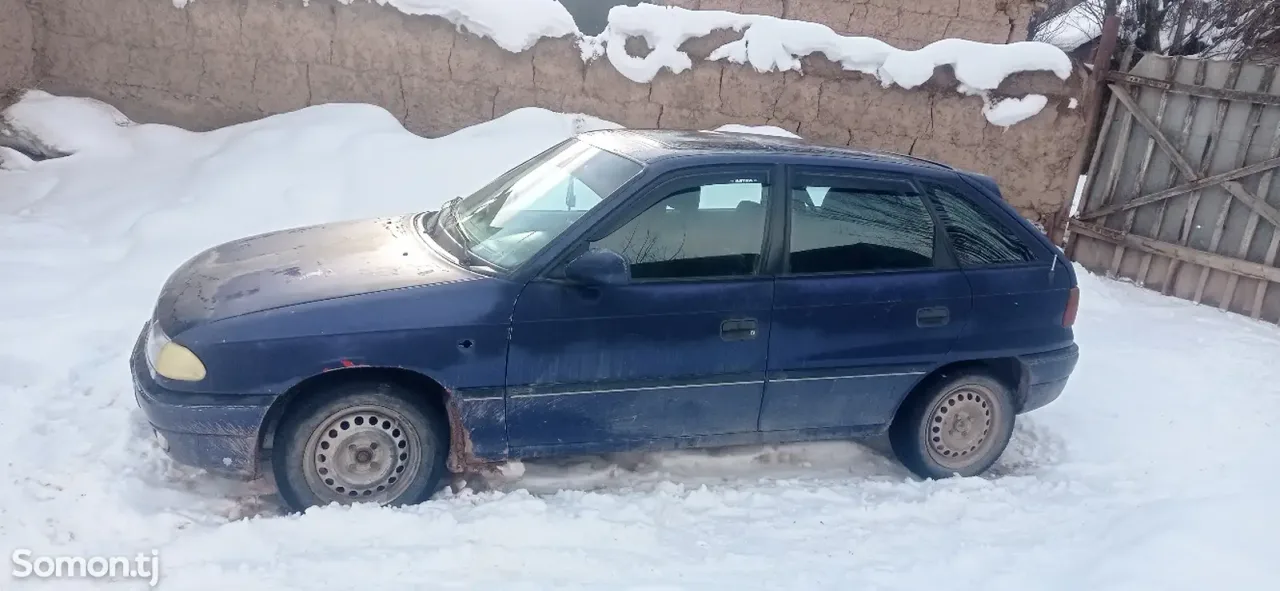Opel Astra F 1995 · 1.6 MT