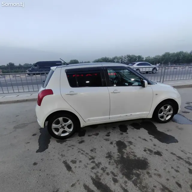 Suzuki Swift 2006 · 1.3 AT