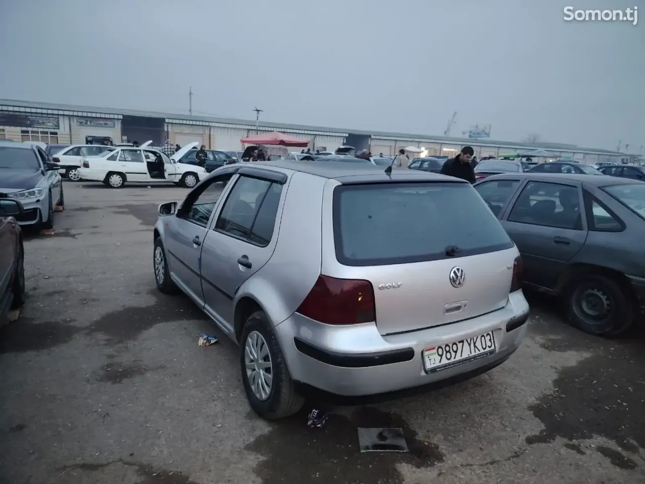 Volkswagen Golf 1999 · 1.6 MT
