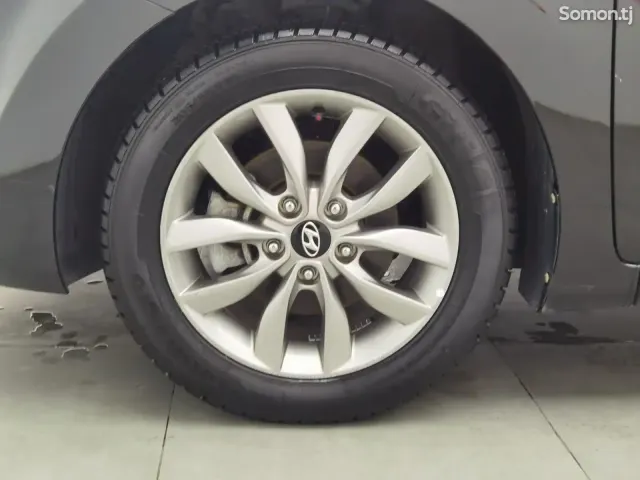 Hyundai Elantra 2015 · 1.6 MT