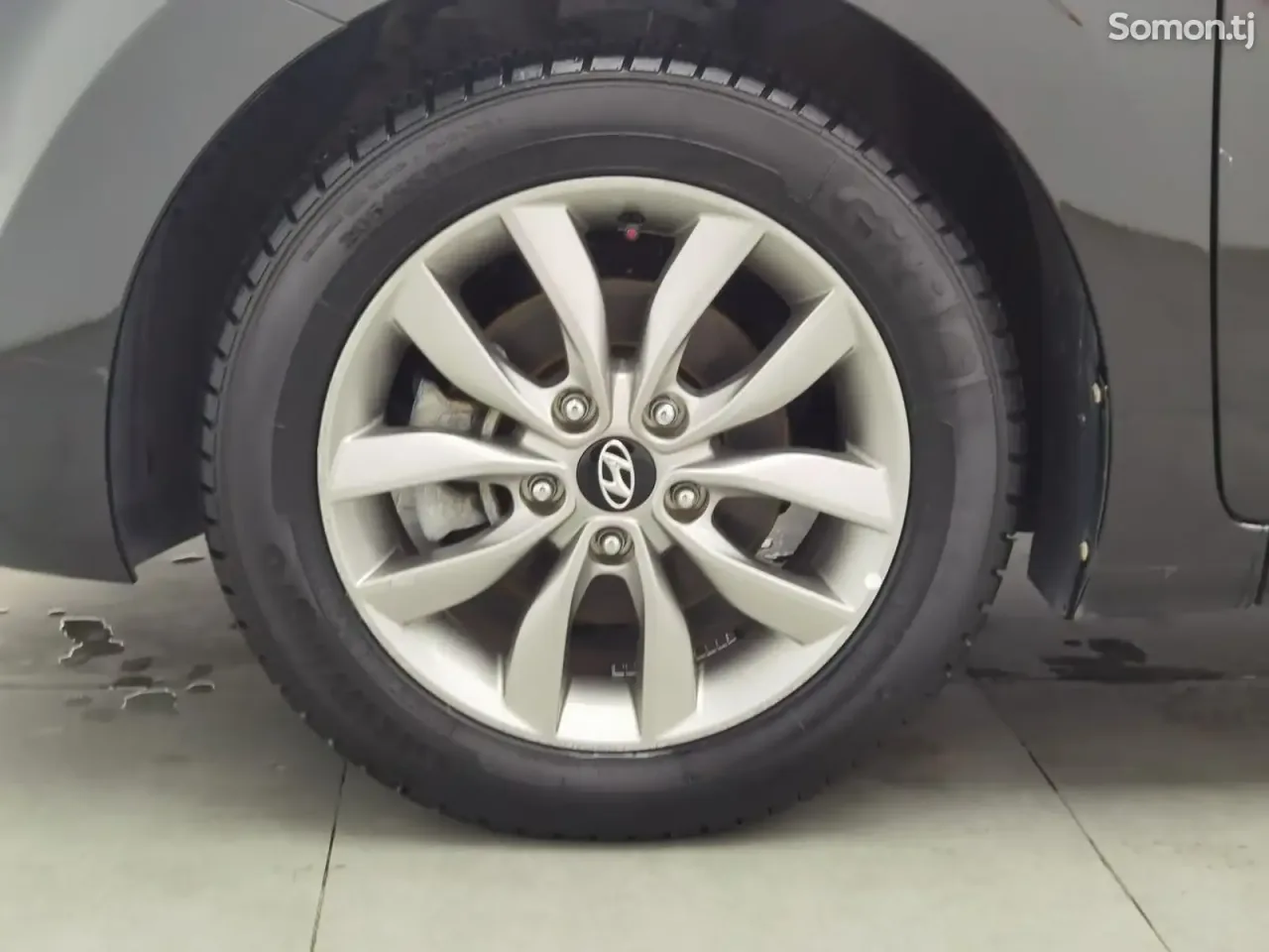 Hyundai Elantra 2015 · 1.6 MT