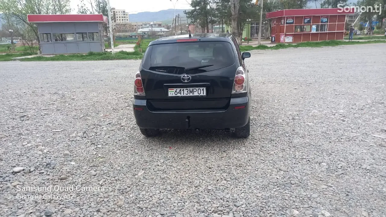 Toyota Corolla Verso 2006 · 2.2 MT