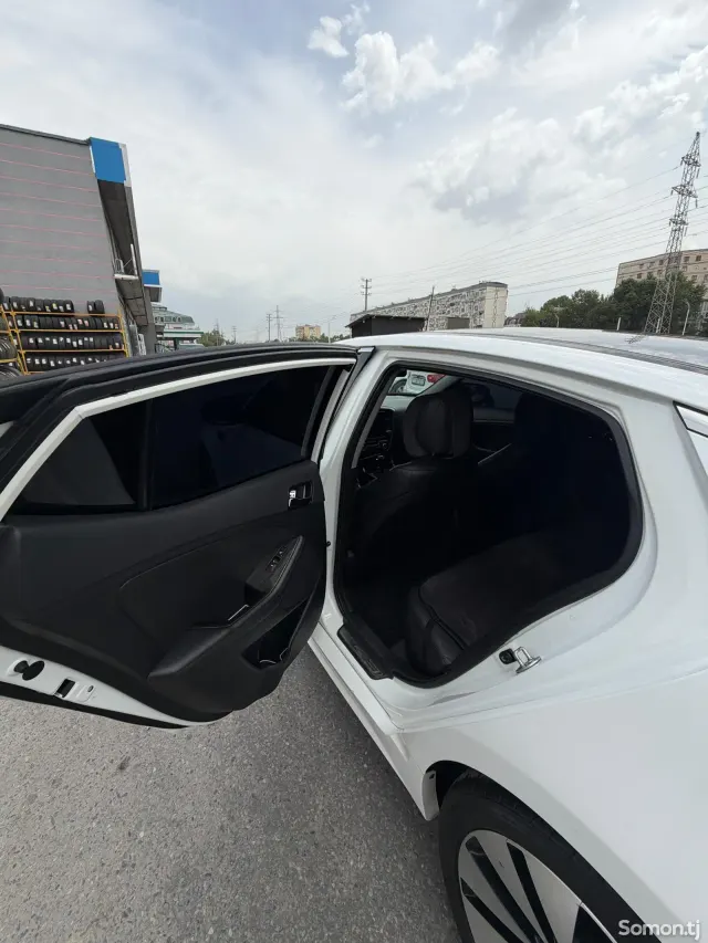 Kia K5 2012 · 2.0 AT